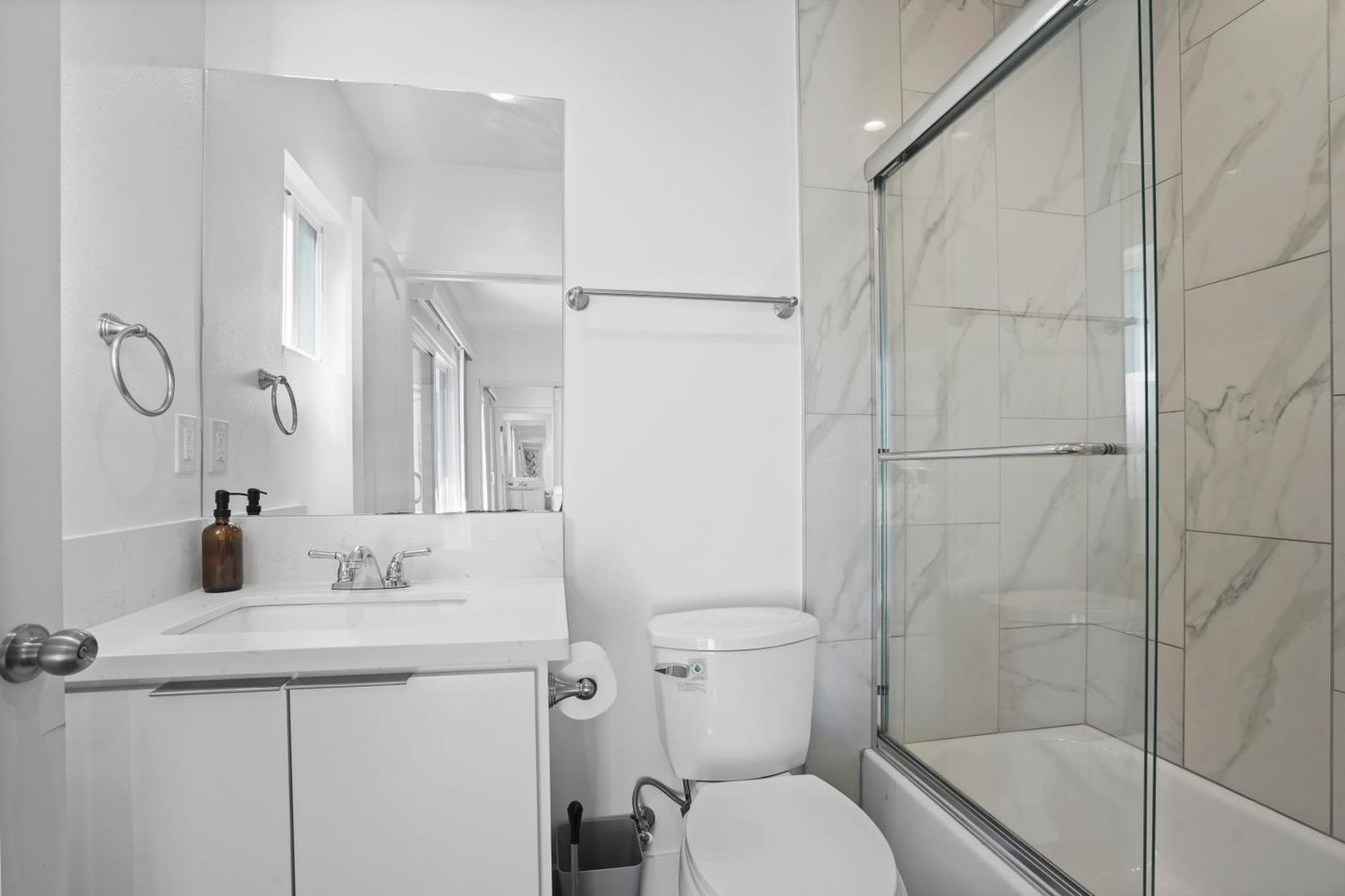 Spacious Bedroom With Shared Bathroom Los Angeles Dış mekan fotoğraf
